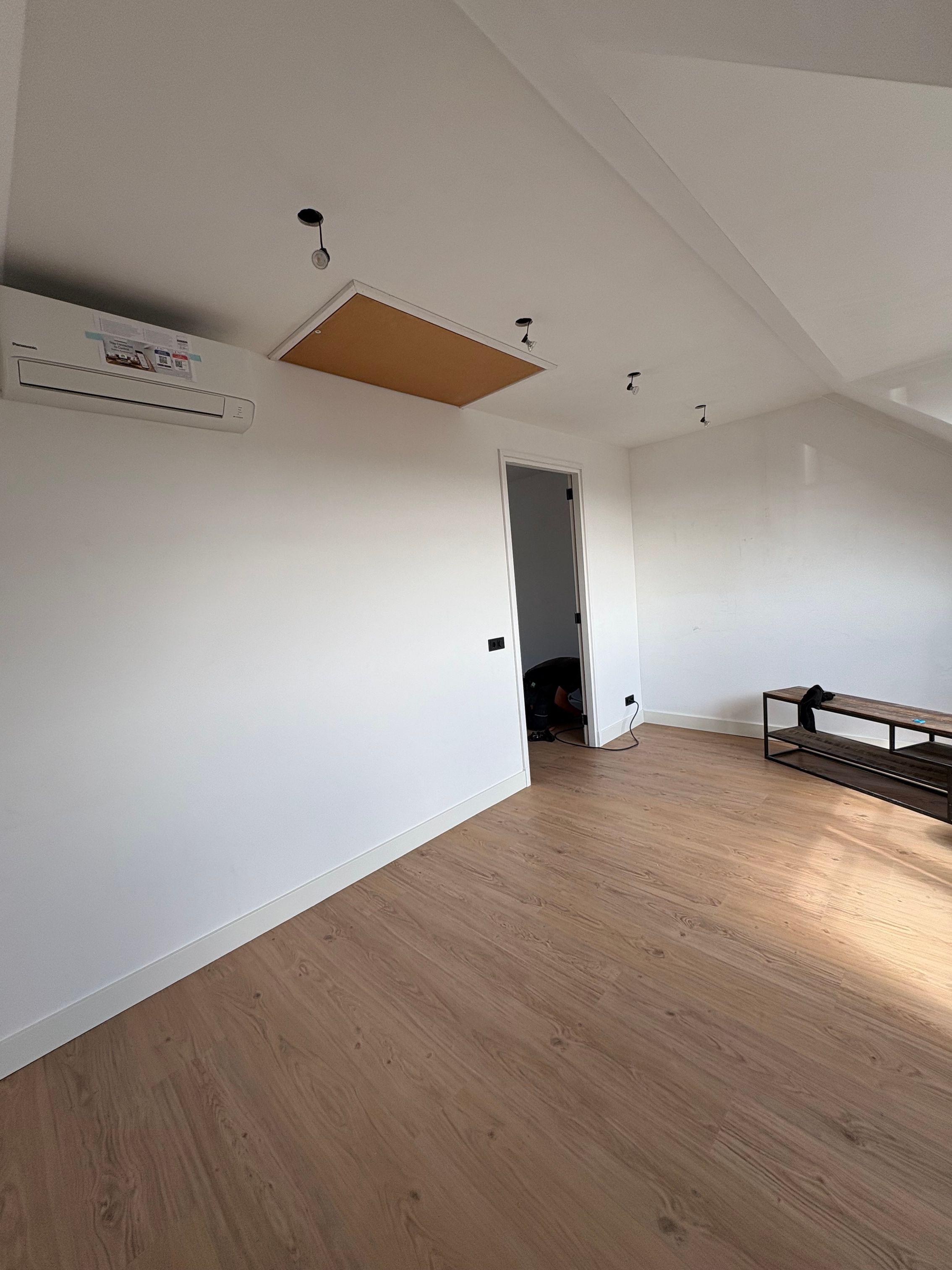 Betimmerde zolder vanuit binnen