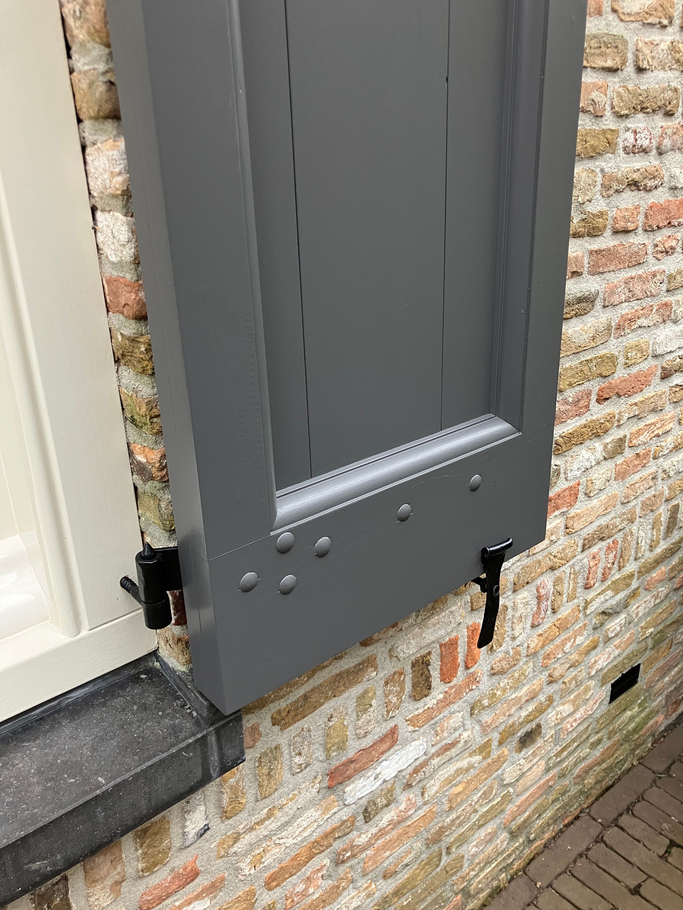 Raamluik van dichtbij